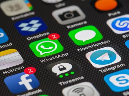 Libri e giornali diffusi su Telegram: la Finanza sequestra 17 canali "pirata"