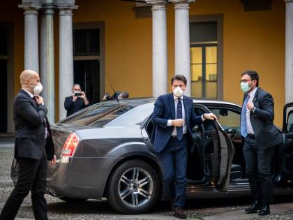 Conte s'inventa pure i "prestiti d'amore"
