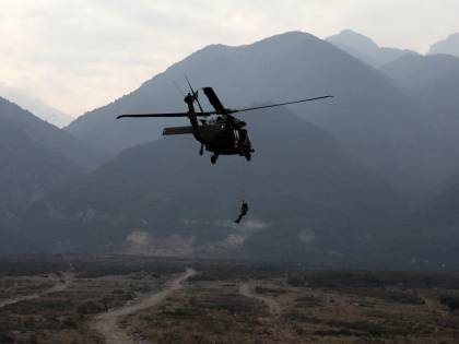 Scomparso un elicottero Nato nelle acque tra Grecia e Italia