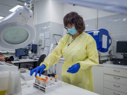 La speranza dal vaccino italiano. "Gli anticorpi bloccano il virus"