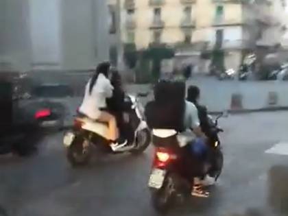 Quartieri Spagnoli e rione Sanità, la fase 2 parte con assembramenti e caos per strada