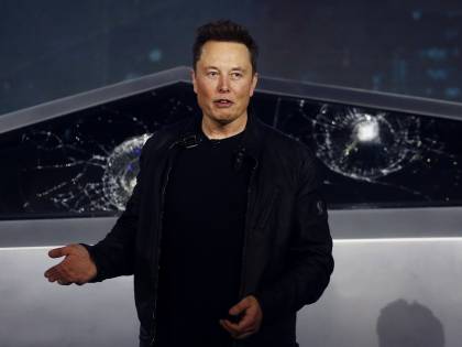 Guerra spaziale Musk-Bezos. "Inutili i satelliti di Amazon"