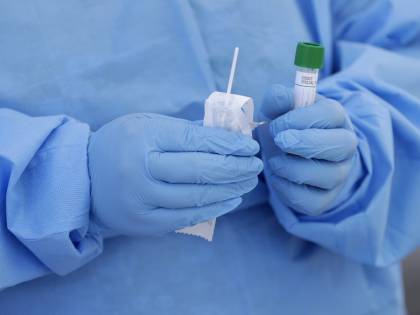 "Abbiamo il tampone per suo padre". Ma l'uomo è morto da un mese