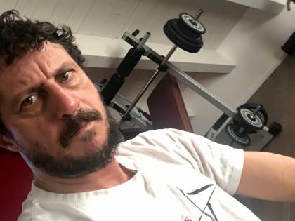 "Io sarei più discreto..." Bizzarri asfalta il 5 Stelle