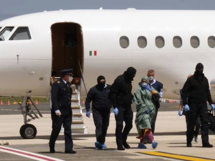 L'Ue punta il dito sul riscatto di Silvia Romano: ''È un problema''