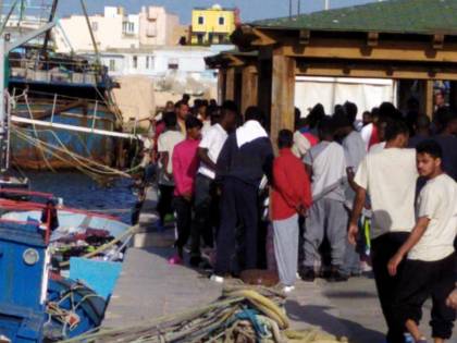 Non c'è tregua per Lampedusa. E la nave-quarantena non c'è