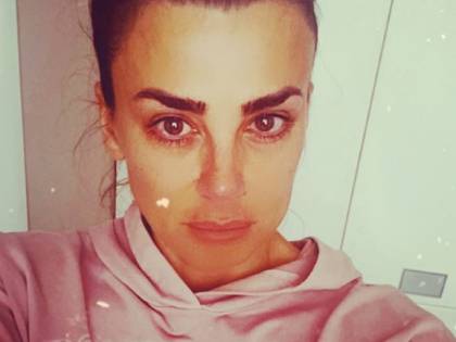 "Quelle merda!". Paura per Serena Enardu: cosa hanno fatto alla sua auto