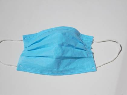 Nudisti sì, ma con la mascherina: lo richiede la legge