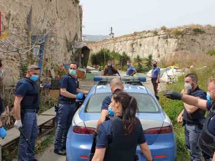 Messina, sequestra e stupra due clochard: tunisino in manette