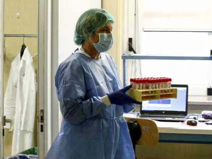 Mantova, focolaio con 97 positivi in fattoria