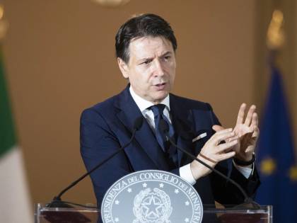 Conte scrive agli italiani: "Saranno mesi complessi e duri"