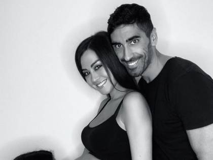 Giorgia Palmas mostra l'abito da sposa. Ma il matrimonio è rimandato