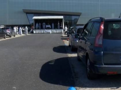 Francia, la prima Messa dopo il lockdown è in stile "drive-in"