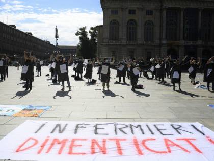 La rabbia degli infermieri: “Dal governo un euro di aumento”