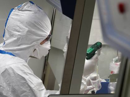 L'ex capo dell'intelligence Gb: "Virus incidente di laboratorio"