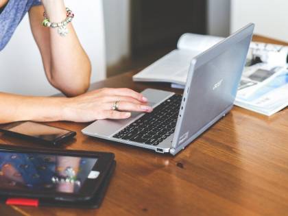 La bufala delle radiazioni: chiavetta "anti 5G" venduta a 300 euro