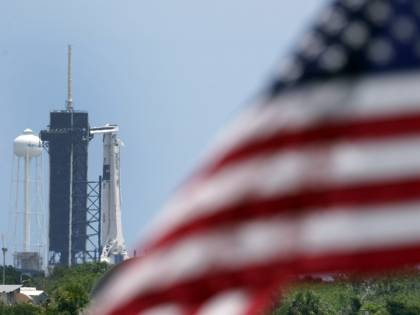 SpaceX, la storia è scritta: lanciata la navicella Crew Dragon