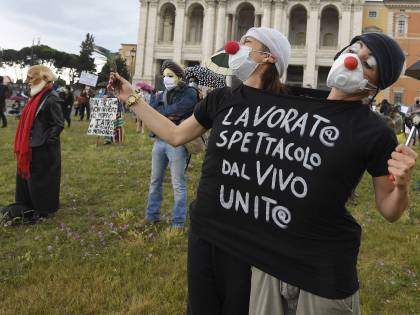 Non solo gilet arancioni: dalla cultura agli asili c'è un'Italia che protesta