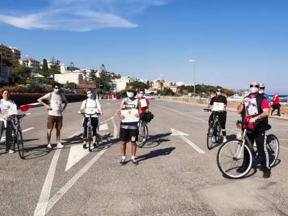 Altra figuraccia delle "sardine": pedalata in Liguria finisce male