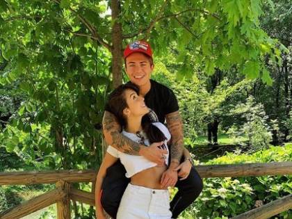 Paola Di Benedetto e Fede finalmente insieme, ma la mano è "birichina"