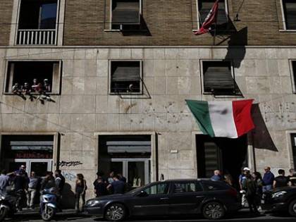 Casapound accusa la Raggi: "Omertà mafiosa sui rave abusivi della sinistra"