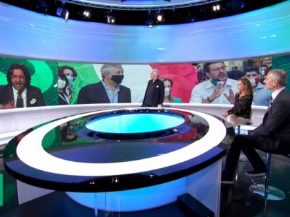 Carofiglio insulta il centrodestra: "Un manipolo di gente sudata"