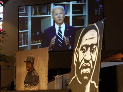 Un anno dopo Floyd niente legge sugli agenti. Biden resta a mani vuote