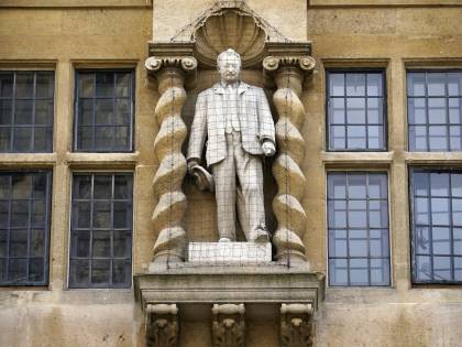 Caccia aperta alle statue "colonialiste"