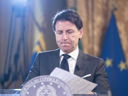 Democrazia sospesa