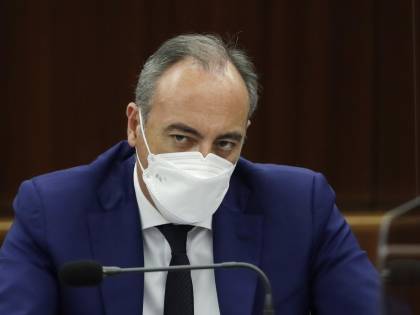 Bufera per la frase sui vaccini. La Lega si dissocia da Gallera