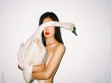 I nudi (eleganti) con cui Ren Hang ha combattuto la censura cinese