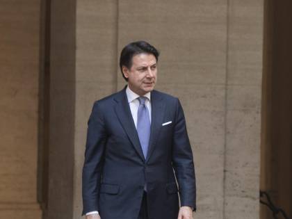 Via agli Stati generali di Conte. L'occhio della Troika sull'Italia