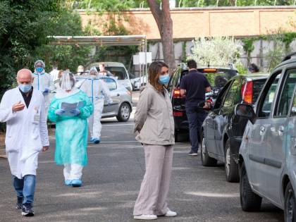 "Ci saranno piccole ondine..." Ecco cosa ci aspetta col virus
