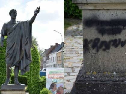 Persino Giulio Cesare il "democratico" vittima di chi devasta la storia e le statue