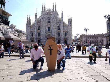 La profezia-tsunami sull'Italia: voi a gambe all'aria in 6 mesi