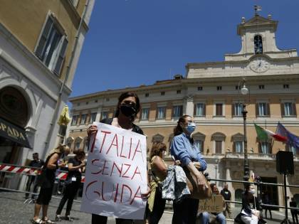 Tridico mente sulla povertà e il premier ripete le bugie