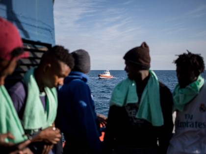 "Maria aiuto dei migranti? Meglio 'Evangelizzatrice'"