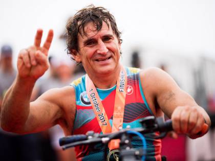 Alex Zanardi, arriva la perizia sull'incidente. "Handbike e asfalto non avevano problemi"
