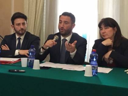 Cancelleri: "Son tornati i turisti". Ma è la nave per la quarantena dei migranti
