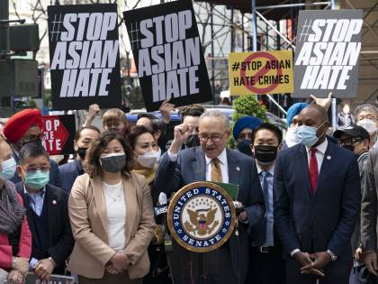"Asiatici vittime della supremazia bianca": l'ultima bugia dei liberal