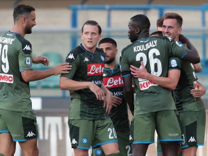 Serie A, il Napoli sbanca 2-0 Verona. Vincono Parma, Cagliari e Torino