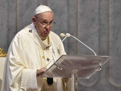 L'appello del Papa: "Il vaccino si deve fare. Negazionismo suicida"