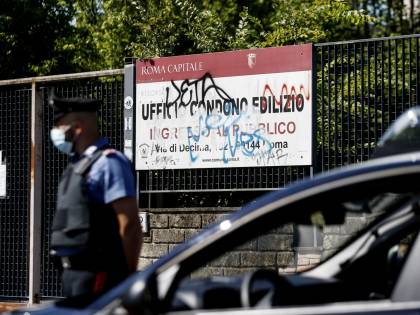 Il buco nero dei condoni. Sparite 30mila pratiche (e 56 milioni di euro)