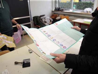 I giallorossi restano divisi. Intesa ancora in alto mare per la Puglia e le Marche