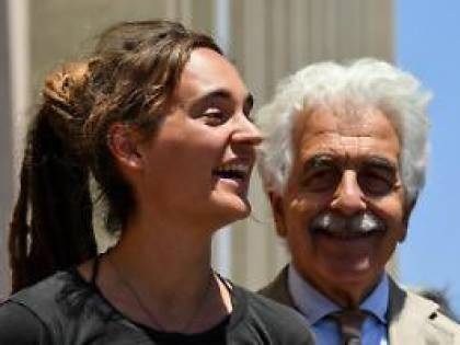 La "pirata" Carola salvata dai giudici. Speronare le navi non è un reato
