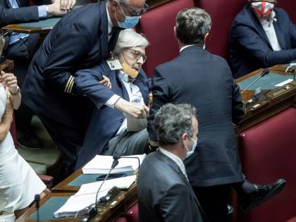 "Non mi pento delle mie parole". E Sgarbi torna in Aula alla Camera
