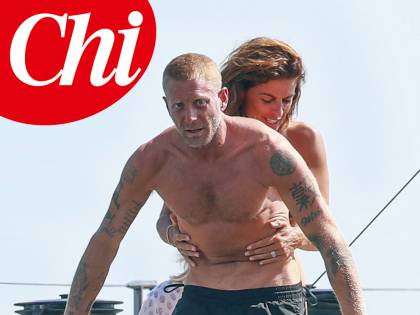 Dopo il drammatico incidente, Lapo Elkann ritrova l'amore con l'ex pilota