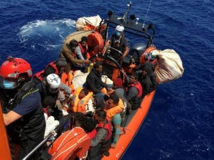 Clandestini all'assalto dell'Italia: sbarchi a raffica su tutte le coste