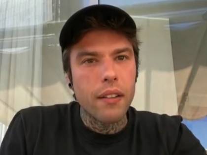 "Quell'auto mi sta seguendo". Fedez e la spy story nel traffico di Milano