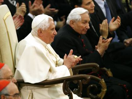 Ratzinger rinuncia all'eredità del fratello Georg: dona tutto alla Chiesa
